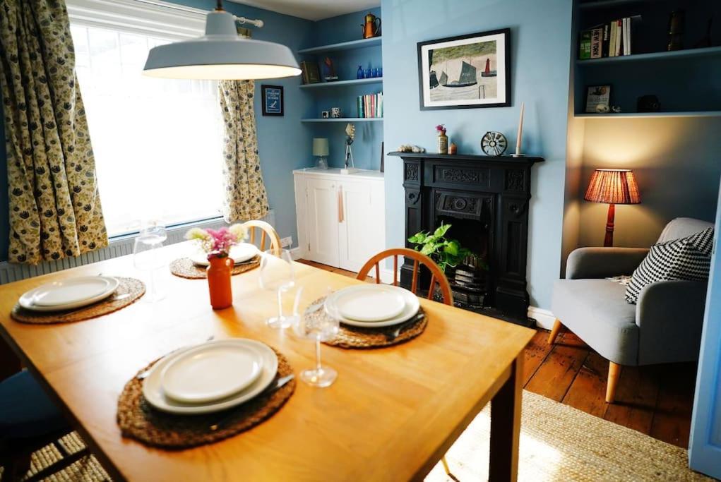 Northdene Cottage - Cosy Old Fisherman'S Cottage Two Mins From Sea - Free Parking - Wood Burning Stove - Roll Top Bath - Dog Friendly Deal Eksteriør billede