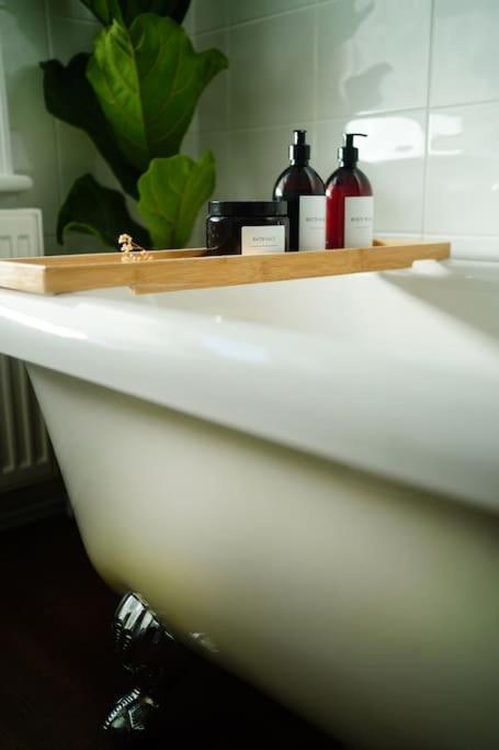 Northdene Cottage - Cosy Old Fisherman'S Cottage Two Mins From Sea - Free Parking - Wood Burning Stove - Roll Top Bath - Dog Friendly Deal Eksteriør billede
